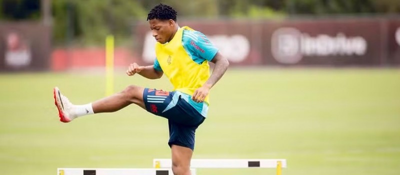 Plata coleciona indisciplinas no Flamengo que incluem atrasos e at� mulher na concentra��o