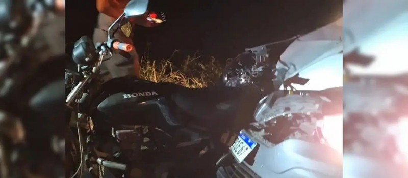 Colis�o entre carro e moto deixa um morto e um ferido na BR-230 entre Aparecida e Sousa