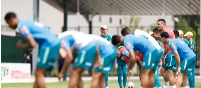 T�cnico Carlo Ancelotti testa time e indica escala��o do Brasil para a estreia
