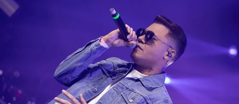 Felipe Arajo desabafa sobre casamento adiado e revela: 'Ela me enrolou'