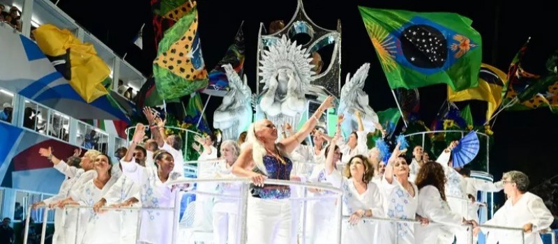 Veja quem s�o os famosos que desfilam pela escola que homenageia Lula

