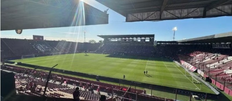 Flamengo encara o Lan�s fora de casa na ida da final da Recopa