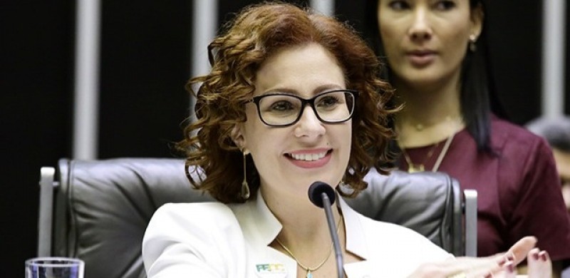 Entenda a estrat�gia por tr�s da ren�ncia da deputada Carla Zambelli � C�mara