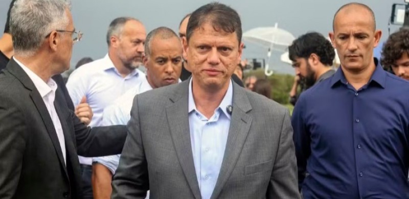 Tarc�sio confirma candidatura � reelei��o em S�o Paulo ap�s encontro com Bolsonaro