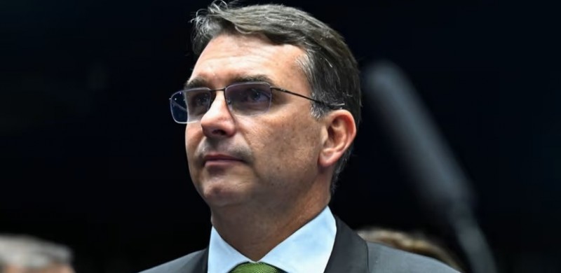 Fl�vio Bolsonaro apresentou emenda para isentar de imposto escrit�rios como o dele