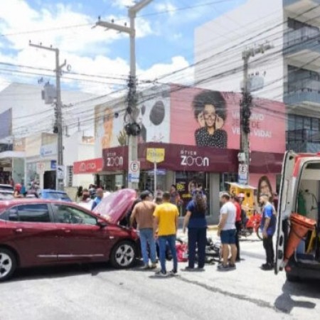 Duas mulheres se envolvem em acidente no Centro de Patos; uma fica ferida