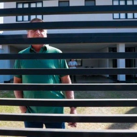 Alexandre de Moraes nega livre acesso de filhos � casa onde Bolsonaro est� preso