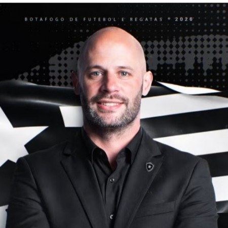 Franclim Carvalho desembarca no Rio para assumir o Botafogo: '� uma honra gigante'