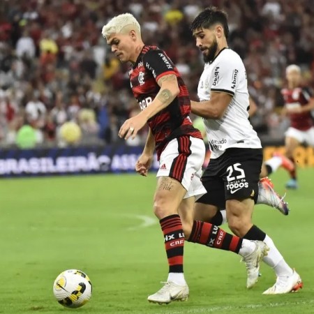 Incerteza na lateral esquerda faz Flamengo monitorar mercado por refor�o