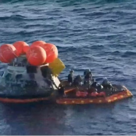 Artemis II pousa no mar nos EUA ap�s miss�o hist�rica ao redor da Lua