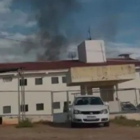 Princ�pio de rebeli�o com inc�ndio � registrada em pres�dio de Catol� do Rocha