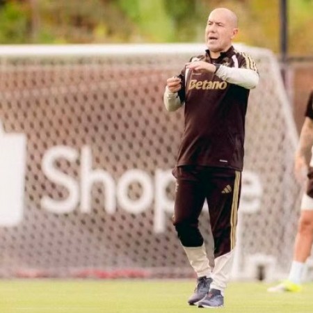 Flamengo: Jardim ter� mudan�a na lateral esquerda e Carrascal de volta