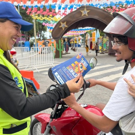 STTrans intensifica a��es educativas para o per�odo junino em Patos com blitz de conscientiza��o 