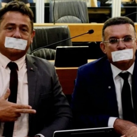 Deputados paraibanos tapam bocas na ALPB e protestam contra priso de Bolsonaro