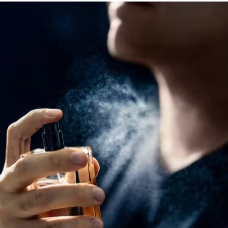 As 3 partes do corpo onde aplicar o perfume para que ele dure mais e fique mais cheiroso