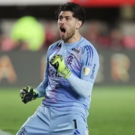 Destaque do Flamengo no ano, Rossi receber valorizao financeira