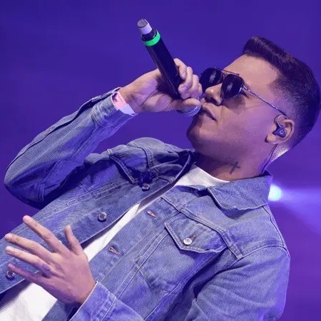 Felipe Arajo desabafa sobre casamento adiado e revela: 'Ela me enrolou'