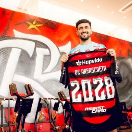 Multa mais baixa, salrio novo em 2026: Arrascaeta renova com o Flamengo