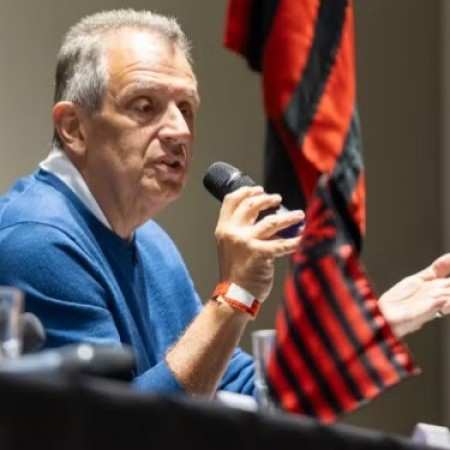 Flamengo prope fim do campo sinttico e restries para situaes como a do Vasco