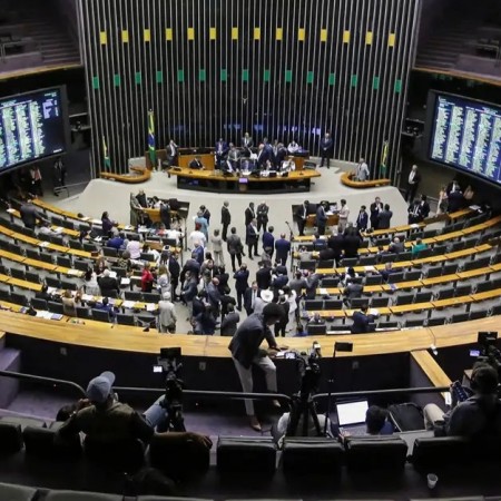 Deputado Lindbergh Farias prope mudana em regra de cassao de mandato por faltas