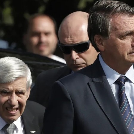 General Heleno e Paulo Srgio so presos e levados para Comando Militar do Planalto