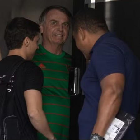 Bolsonaro comea a cumprir pena de 27 anos em regime fechado na PF em Braslia