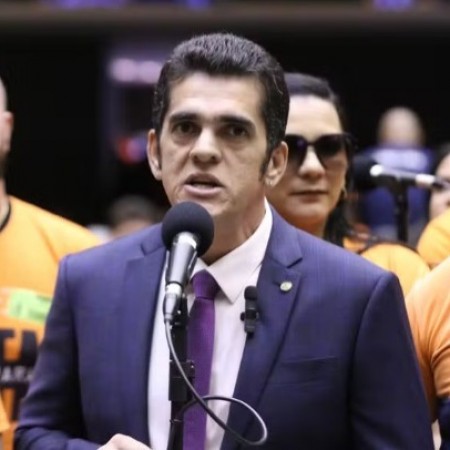 Deputado Ant�nio Doido � alvo de opera��o e PF acha celulares jogados pela janela