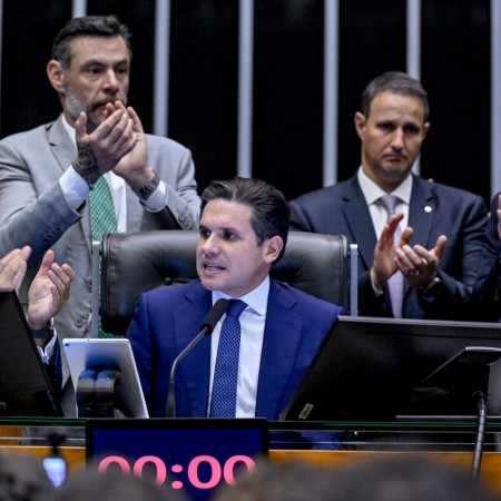 Centr�o pressiona Hugo Motta a quebrar acordo com Lula e indicar aliado ao TCU