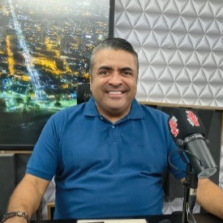 Cicinho Lima pede perd�o ao entregar filho � Pol�cia Civil: 'eu fiz a minha parte de pai'