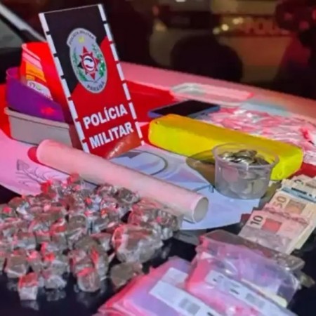 Dois suspeitos por tr�fico de drogas s�o presos e boca de fumo fechada em S�o Bento