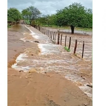 [V�DEOS] Cheia do Riacho dos Mares favorece recarga do A�ude do Jatob�, em Patos