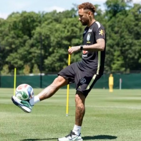 Neymar completa um m�s sem jogar e tem etapas a cumprir para estrear