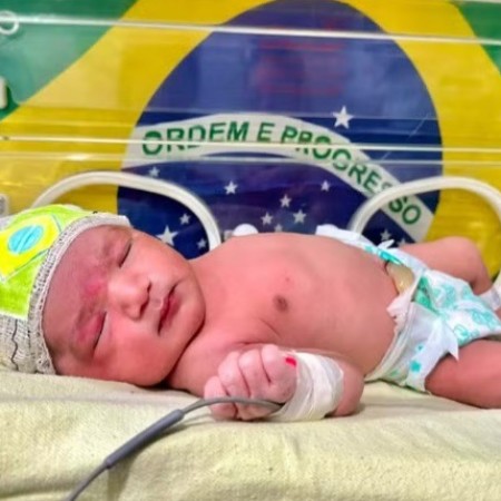 No clima de Copa do Mundo, beb�s s�o vestidos com as cores do Brasil em hospital da Para�ba