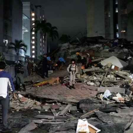 Terremoto de 7,5 derruba pr�dios em Caracas; h� 32 mortes j� confirmadas