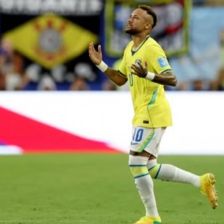 Neymar volta a jogar pela Sele��o depois de 981 dias e se emociona