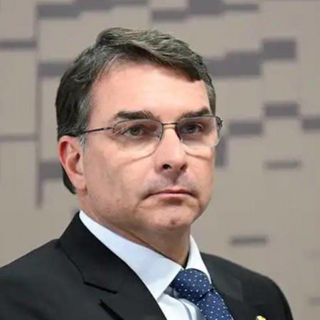 Passou vergonha de novo? Fl�vio Bolsonaro tem fala-rel�mpago em audi�ncia nos EUA