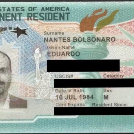 Eduardo Bolsonaro recebe Green Card (visto de resid�ncia permanente) do governo Trump