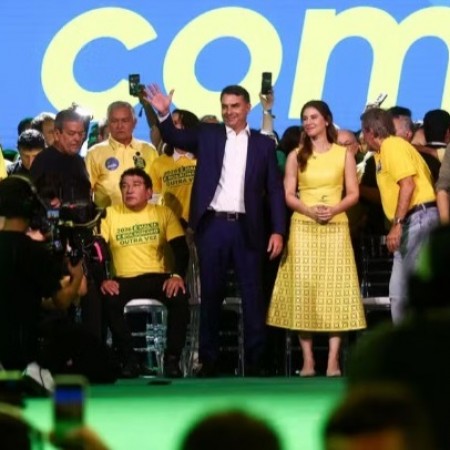 PL lan�a candidatura de Fl�vio � Presid�ncia em evento com v�deo de Bolsonaro feito por IA