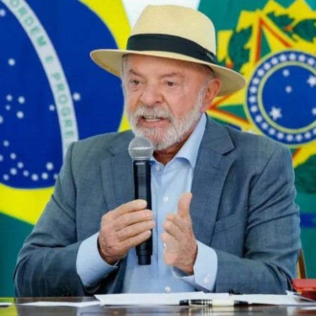 Lula n�o ir� a debates no 1� turno, mas receber� todas as emissoras de TV em seu gabinete