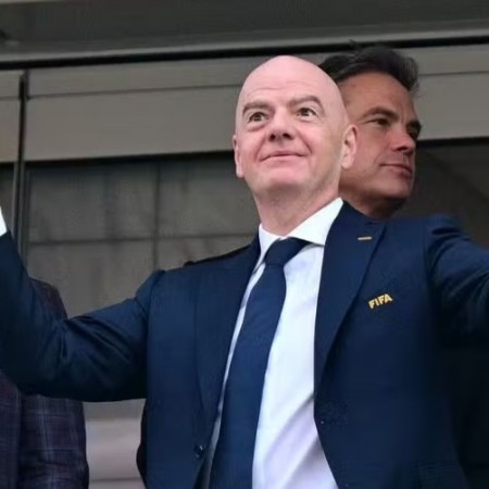 Infantino vai pedir a Trump ajuda para permanecer � frente da FIFA, revela jornal