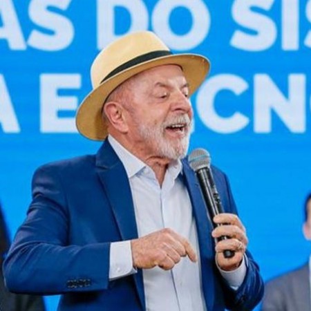 Lula tem 42% no 1� turno e vence Fl�vio por 48% a 39% no 2�, indica pesquisa CNT/MDA
