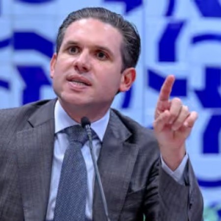 Justi�a Eleitoral concede direito de resposta a Hugo na propaganda de Andr� Gadelha
