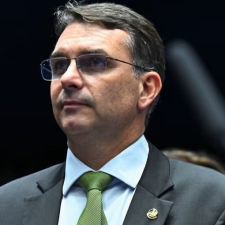 Fl�vio Bolsonaro apresentou emenda para isentar de imposto escrit�rios como o dele