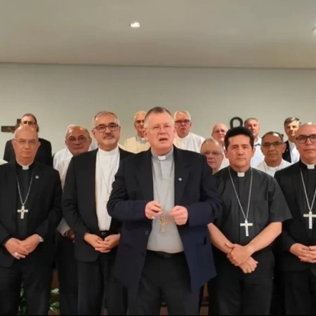 CNBB rebate acusa��o de Fl�vio Bolsonaro: 'Mentira n�o se combate com outra mentira'