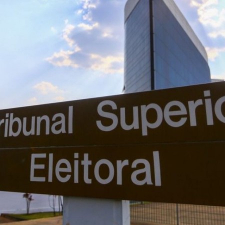 Tribunal Superior Eleitoral decide derrubar posts que ligam Fl�vio a caso da padroeira 