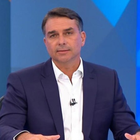 Aliados de Fl�vio Bolsonaro detonam ap�s fala de assessora econ�mica sobre Bolsa Fam�lia