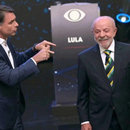 Campanha de Lula pede cassa��o de Fl�vio Bolsonaro por abuso de poder econ�mico