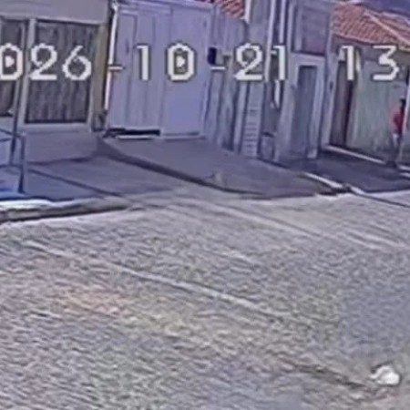 Homem � preso ap�s ferir mulher com faca em Pianc�; c�meras flagram crime