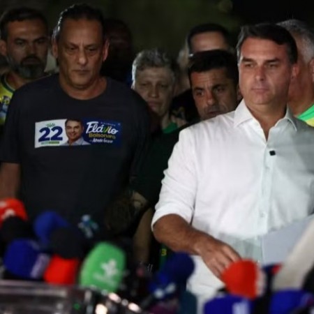 Fl�vio Bolsonaro diz que n�o reconhece resultado da elei��o e tentar� anula��o