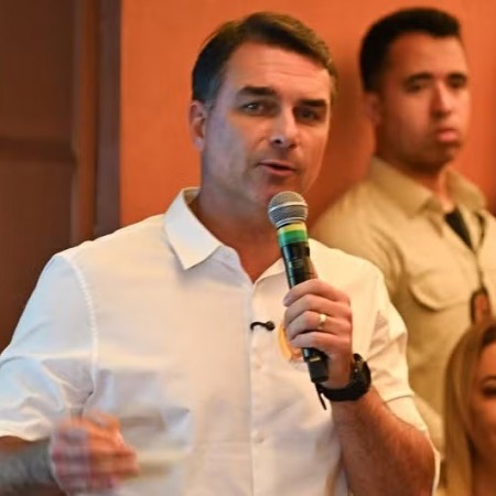 Voo que levaria Fl�vio aos EUA � cancelado ap�s problema com um dos passageiros